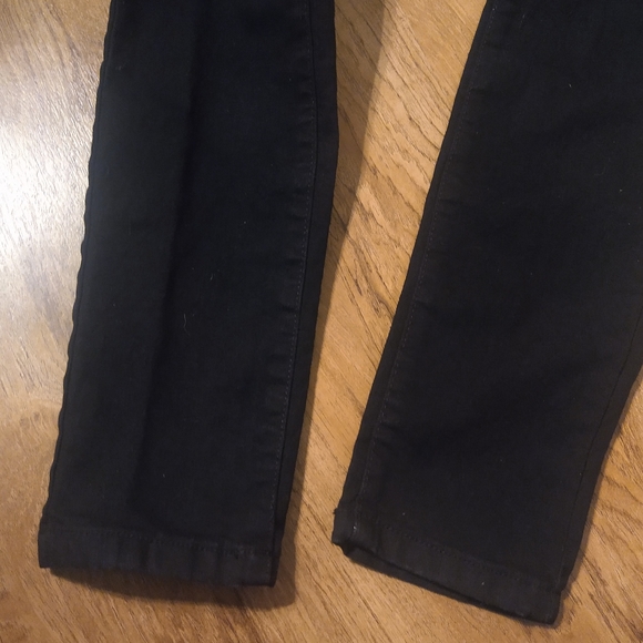 Fashion Nova Black, size 30L, ripped at Knee. Button Up Jean - Picture 7 of 10